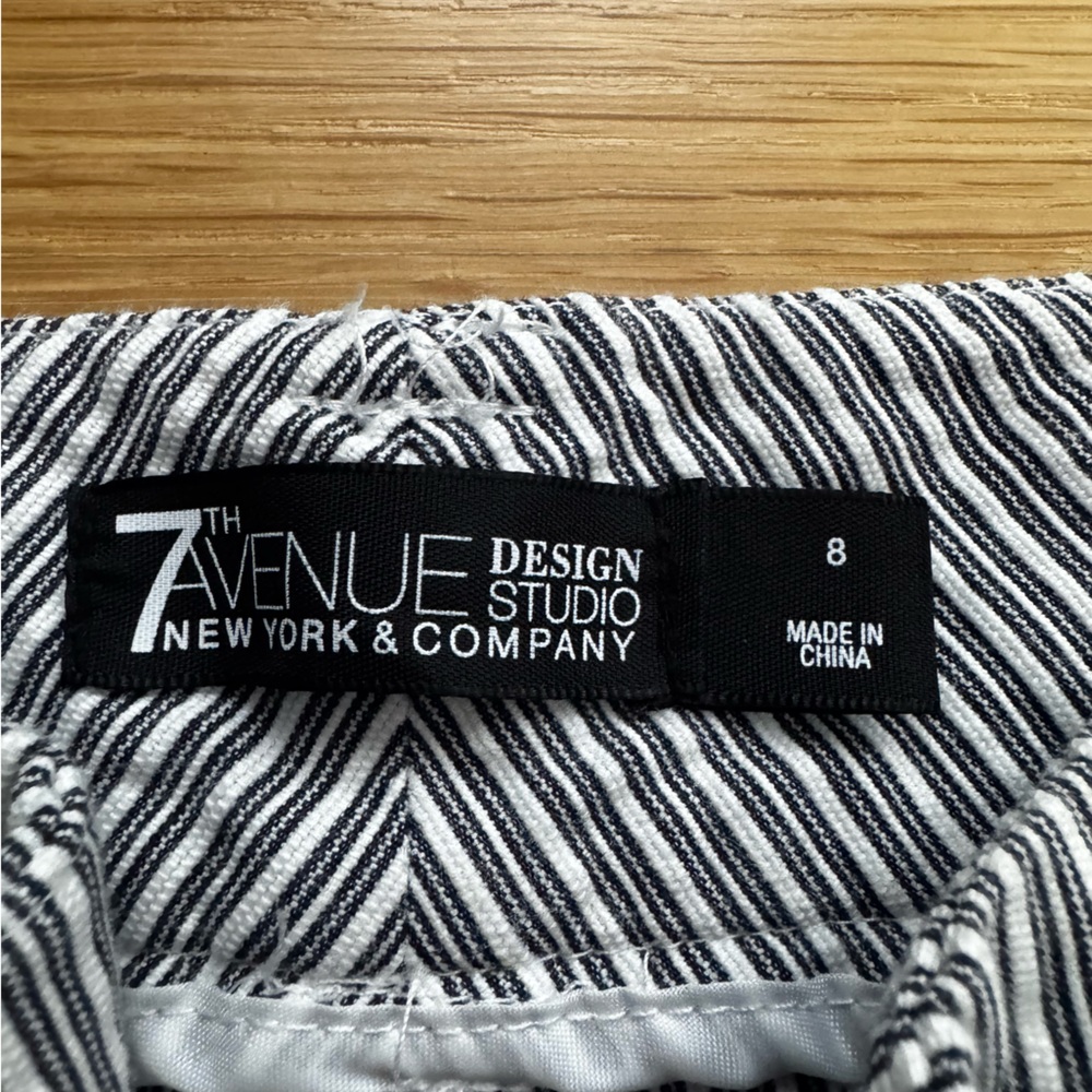NY & Co 7th Avenue Striped Crop Pants